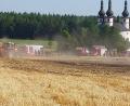 Bild: Siegfried Rosner/exb
Feuerwehr und Landwirte löschten gemeinsam den Feldbrand.