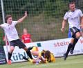 Bild: A. Schwarzmeier
Das war die Situation vor dem zweiten (umstrittenen) Strafstoß für den ASV Burglengenfeld: SV-Defensivspieler Christopher Fleischmann (links) ging ungeschickt zu Werke, ASV-Stürmer Matthias Gröger ließ sich gekonnt fallen; rechts der Grafenwöhrer Dominik Sandner..