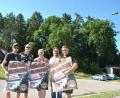 Bild: Stefan Kammermeier/exb
Schon bei der Plakatvorstellung waren die Akteure von der Location begeistert. Von links: Christian Strobl (D´Racheringer Projektleiter Hölzl-Rock), Jörg Hinterberger (Sunny Recorders), Thomas Graml (1. Vorsitzender D´Racheringer), Ralf Regner (Sunny Recorders), Daniel Müller (2. Vorsitzender D´Racheringer).
