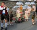 Bild: Köppl
Die Feuerwehr Fronhof mit ihren hübschen Festdamen, Festmädchen und -buben, ist für das 125-jährige Gründungsjubiläum am ersten Augustwochenende bestens gerüstet.