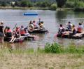Bild: nn
Geschafft: Die Schüler der offenen Ganztagsschule können ihre Flöße endlich zu Wasser lassen.