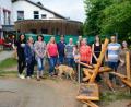 Bild: bey
Der Elternbeirat der Kinderhauses St. Pankratius errichtet einen "Matsch-Spielplatz" und steigert damit erneut nach dem letztjährigen Anlegen eines Balancierbalkens die Freizeit- und Unterhaltungswert des Freigeländes.