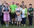 Bild: rgr
Sportleiter Benedict Schmidt (Zweiter von links) zeichnet die erfolgreichen Vereinsmeister-Schützen der "Falkenhorst"-Schützen aus.