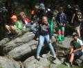 Bild: njn
Viel Spaß hatten die Buben und Mädchen beim Klettern auf den Felsen im Steinwald.