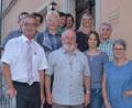 Bild: kia
Mit Wolfgang Würl (Zweiter von rechts) und Uli Frey (vorne Mitte) erarbeiten Heidrun Schelzke-Deubzer, Barbara Weismeier, Susann Daubitz, Robert Baier Elke Burger, Alfred Kick, Birgit Perkams, Konrad Amschl und Bürgermeister Werner Nickl (von rechts) neue Ideen.