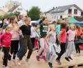 Bild: jma
Keine Frage: Beim Zeltlager in Auerbach geht die Post ab. Beim Tanz auf dem Schulsportplatz wurden Luftsprünge gemacht.