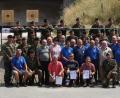 Bild: dl
Ein gutes Miteinander pflegen die Soldaten der Gebirgspanzerkompanie mit den Reservistenkameradschaften und der Bevölkerung der Gemeinde Thanstein. Das Bild zeigt die Teilnehmer des Patenschaftsschießen auf der Standortschießanlage in Pfreimd. Den Siegern Ludwig Dirscherl, Thomas Baier und Georg Ring (vorne, kniend von links) gratulierten Kompaniefeldwebel Christian Jagode und Hauptmann Philipp Konieczny (stehend, von rechts).