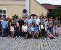 Bild: luk
Es kommt nicht oft vor, dass sich die ganze Familie von Hans Lukas (sitzend rechts, mit seinen Enkeln und Ehefrau Sieglinde) trifft. Sein 70. Geburtstag ist aber ein solcher Anlass.