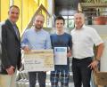 Bild: exb
Der Preisträger des Förderpreises 2019 steht fest: Es ist Christopher Reichelt (Zweiter von rechts). Mit ihm freuen sich (von links) Schulleiter Michael Meier, Fördervereinsvorsitzender Martin Stich sowie zweiter Vorsitzender Wolfgang Dobler.