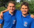 Bild: san
Silas Hämmerl (links) und Johannes Grötsch sind seit Sonntagabend zurück von ihrem Bergwochenende. Die beiden Bergwacht-Mitglieder wollten privat den Watzmann überqueren, als eine 22-Jährige auf dieser Route 50 Meter in die Tiefe stürzte und die beiden jungen Männer als Ersthelfer gefordert waren.