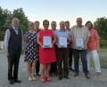 Bild: Christa Malzer/exb
Die Geehrten und das neu gewählte Führungsgremium: Msgr. Pfarrer Martin Neumaier (neuer Geistlicher Beirat), Gisela Wenning (zweite Vorsitzende), Pfarrer Maximilian Roeb (bisheriger Geistlicher Beirat), Anneliese Krenkel (Vorsitzende), Hans Stelzl, Tobias Franz, Vinzenz Rahn, Reinhard Schön und Elke Burger (von links). Entschuldigt waren Kerstin Franz, Sabine Schiml und Arthur Spörrer.