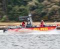 Bild: Marcel Kusch
Ein Team der DLRG (Deutsche Lebens-Rettungs-Gesellschaft) fährt in einem Boot über den Halterner Stausee.