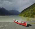 Bild: Zachary Sheldon/Design Pics via ZUMA Wire/dpa
Der Gletschersee nahe dem Valdez-Gletscher (Hintergrund).
