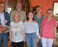 Bild: jr
Viele Glückwünsche gab es für Ingeborg Domke (vorne links) zum 85. Geburtstag. Es gratulierten (von rechts) Tochter Elke und die Enkelinnen Anja und Celina sowie (von links) Bürgermeister Roland Grillmeier und Pfarrer Martin Schlenk.