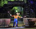Bild: Adam Warzawa/ dpa
Goofy, Disneys größter Tollpatsch, spielt auf Trommeln.