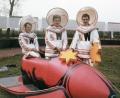 Repro: Gabi Schönberger
Das erfolgreiche Trio: Hans Sperrer, Gerd Schmid und Norbert Griesbacher lösten ihre Aufgabe beim Wettkampf im Weidener Wasserwerk mit Bravour - dank der enormen Zugkraft des erfolgreichen Judoka Hans Sperrer. Die Weidener Astronauten brachten ihre Rakete mit großem Vorsprung ins Ziel.