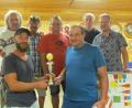 Bild: soj
Das Gewinnerduo Josef Bauer und Michael Heindl (vorne, von links) mit dem Siegerpokal. Mit auf dem Bild (von links) Hubert Hetzer, Dieter Sticht, Hubert Süttner, Reinhold Schraml und Bernd Bauer.