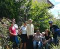 Bild: exb
Die Direktorin des Behindertenheims in Milíre, Blanka Smichova (Dritte von links), besuchte mit Jugendlichen die Familie Standfest in Bärnau.