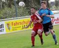 Bild: heh
Erster Dreier für den FC Tirschenreuth in dieser Saison: Beim 2:0 gegen den BSC Saas-Bayreuth erzielte Tobias Siegert (rechts, hier im Zweikampf mit Daniel Heißenstein) kurz nach der Pause den Führungstreffer.