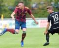 Bild: btg
Alexander Dobmanns (links, im Duell mit Tobias Haumer) Treffer per Strafstoß war für die SV Grafenwöhr zu wenig. Der Landesliga-Aufsteiger unterlag daheim dem TSV Bogen mit 1:3.