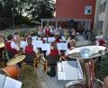 Bild: dob
Josef Wolfrath und die Musikanten der Jugendkapelle Roggenstein beschenkten die Heimbewohner mit wunderschönen Melodien, die Erinnerungen weckten.