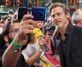 Bild: Christopher Dotzler
Brad Pitt war bei den Journalisten gefragt - für Selfies und als Gesprächspartner. Über seine Zusammenarbeit mit Leonardo DiCaprio sagte Pitt gegenüber Oberpfalz-Medien: "Es war sehr einfach mit ihm. Er ist ein großartiger Schauspieler und arbeitet sehr hart."
