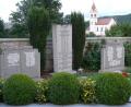 Bild: ga
Mit filigraner Detailarbeit wurde das Ehrenmal renoviert.