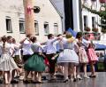 Bild: bö
Die Kirwa in Hohenburg gehört zu den besonderen Festen im Lauterachtal: Der Benny und der Schmie spielten zum Baum-Austanzen zünftig auf.