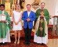 Bild: ral
Das Bild zeigt (von links) Pater Charles, Melanie List, die Kirchenpflegerin in Schmidgaden, Wolfgang Süß, den Kirchenpfleger in Trisching, und Pfarrer Gerhard Wagner.