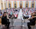 Bild: Dotzauer
Voller musikalischer Leidenschaft bot das Blechbläserquartett der Gheorghe Dima Musikakademie aus dem rumänischen Cluj (Klausenburg) vor zirka 400 Besuchern im Innenhof des Klosters Speinshart ein besonderes Konzerterlebnis