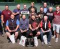 Bild: bsc
Gruppenbild nach dem Hobbyturnier: Organisator Andreas Streim (mittlere Reihe, rechts) gratulierte der Siegermannschaft aus Bärnau (vorne) sowie den Vertretern der einzelnen Mannschaften.