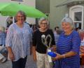 Bild: Margarete Hirsch
Maria Weiß und Hildegard Gallitzendörfer dankten Edeltraud Forster (von links) für ihren sehr informativen Vortrag.