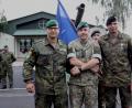 Bild: Virginijus Stonys/Iron Wolf Brigade/Verteidigungsministerium Litauen
Handschlag auf den Kommandowechsel: Oberstleutnant Rouven Habel aus Bad Salzungen (von links), der Kommandeur der litauischen „Iron Wolf Brigade“, Oberst Mindaugas Steponavicius, und Oberstleutnant Peer Papenbroock aus Pfreimd.