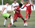 Bild: btg
Premiere bei der SpVgg Trabitz: Merhawi Teklemariam (rechts) trug gegen den SV Parkstein (im Bild Christian Rustler) erstmals die Kapitänsbinde der SpVgg.