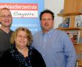 Bild: Stephan Huber
Energieberater Florian Urmann, Leiterin Marion Gaksch und Versicherungsexperte Curt Frings (von links) beim Jahresgespräch der Verbraucherzentrale.