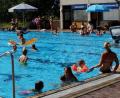 Bild: weu
Wegen einer Schlechtwetterperiode eröffnete das Freibad heuer nicht wie üblich Mitte Mai, sondern erst Ende Mai. Bis dato zählte Bademeister Reinhard Klein gut 16000 Badegäste. Der August bescherte im vergangen Jahr über 8000 Besucher. Die Wetterprognosen für die nächsten Wochen sind aber eher „durchwachsen“ und für einen Badbesuch nicht so toll.