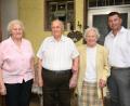Bild: bey
Ludwig Gillitzer feierte mit seinen Schwestern Maria Karl (links) und Elisabeth Rappl (Zweite von links) Geburtstag. Bürgermeister Rainer Rewitzer überbrachte dem rüstigen Jubilar die Glückwünsche der Stadt Pleystein.