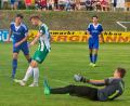 Bild: gud
Nach einem Schwarzhofener Abstimmungsproblem in der Abwehr hatte der Schaldinger Leonhard Thiel (grünes Trikot) in der 73. Minute wenig Probleme, den Ball locker zum 6:0-Endstand ins Tor zu schieben.