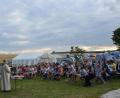 Bild: gi
Drei Tage genossen die Ministranten ein gemeinsames Lagerleben am Tröbeser Badeweiher mit Schwimmen, Spielen und gemütlichen Lagerfeuer. Das Leitungsteam hatte alles bestens vorbereitet. Höhepunkt war die gemeinsame Feldmesse mit Pfarrer Josef Most.