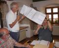 Bild: wro
Architekt Dr. Emil Lehner (Bildmitte) erläuterte den Plan für die künftige Nutzung einer Lagerfläche im IGZ-Gebäude, die als Vorbereitungsraum für die Küche dienen soll.