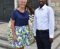 Bild: rgr
Pfarrer Gilbert Mburu Kabiru ist für Pfarrer Bernhard Müller als Urlaubsvertretung in Grafenwöhr. Ihm zur Seite steht Pfarrsekretärin Anita Stauber.