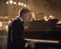 Bild: Warner Bros/dpa
Auch Max Raabe ist in "Berlin, I Love You" zu sehen.