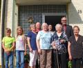 Bild: enz
Hildegard Zant (Zweite von rechts) an ihrem 80. Geburtstag mit Tochter Angela, Bürgermeister Klaus Meyer, Christa Dietl als Vertreterin der Pfarrei, ihrer Schwester Elfriede Männer, Sohn Wolfgang, Tochter Martina und den Urenkeln Svenja und Adrian (von rechts)