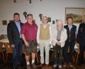 Bild: bey
Bürgermeister Rainer Rewitzer, Siedler-Chef Herbert Lorenz, Hans Müllhofer, KAB-Ortsverband (von links) und Hans-Peter Wallner, Vorsitzender Feuerwehr Pleystein und Josef Rewitzer, VdK-Ortsverband Pleystein (von rechts) wünschen Paul Ach (4. von links) alles Gute zu seinem 85. Geburtstag.