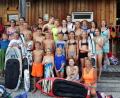 Bild: rha
Jugendleiterin Maria Honig (vorne rechts) hat mit ihrem Wasserwacht-Team ein tolles Ferienprogramm am Steinberger See vorbereitet. Bei Super-Badewetter haben alle Teilnehmer großen Spaß im nassen Element.