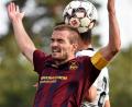 Bild: btg
Grafenwöhrs Johannes Renner (vorne im Kopfballduell mit Johannes Roth vom ASV Neumarkt) war der Matchwinner für die SV Grafenwöhr: Der Kapitän markierte Mitte der zweiten Halbzeit den Siegtreffer zum 2:1.