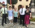 Bild: mor
Unser Bild zeigt die erfolgreichen Schützen: Waltraud Hörl (Mitte), Monika Wessels (Zweite von links) und Rudi Rauch (Zweiter von rechts). Zu den Erfolgen gratulieren Schützenmeister Bernhard Ott (links) und Sportleiterin Verena Schuller (rechts).