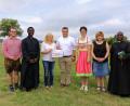 Bild: jud
Bei der Spendenübergabe (von links): Mathias Mägerl (Pfarrgemeinderatsmitglied), Pfarrer David, Annette Nübler (PGR-Sprecherin), Projektleiter Bernd Lödel, Stephanie Lederer (PGR), Ingrid Wiesneth (PGR), Pfarrer Evarist (Bruder und Urlaubsvertretung von Pfarrer David).