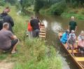 Bild: rlö
20 Wagemutige besteigen die schwankenden Boote für eine Fahrt durch "Klein-Amazonien".
