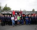 Bild: flm
Die Gruppe "Feuerwehr Kastl II" entschied den Wettbewerb für sich. Es gratulierten die Kreisdienstgrade und Führungskräfte der Feuerwehr (links und rechts) sowie Bürgermeister Bernd Sommer (Sechster von rechts).